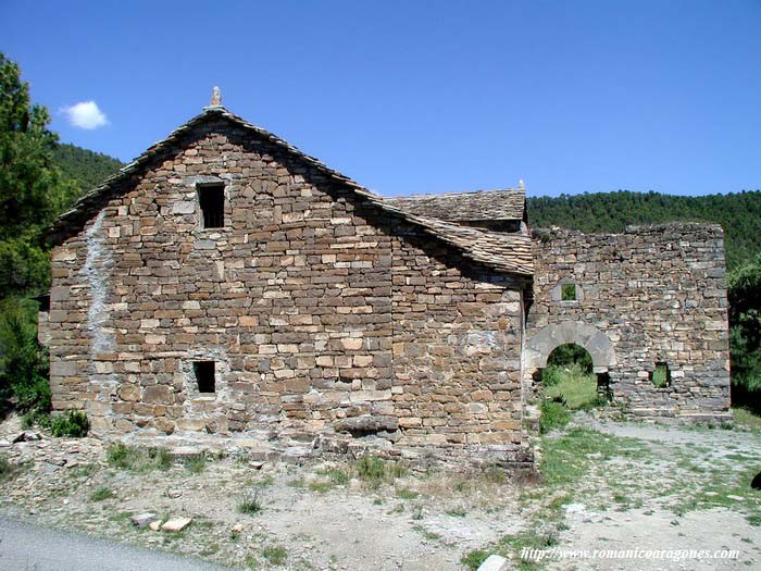 INTERIOR DEL TEMPLO HACIA LA CABECERA